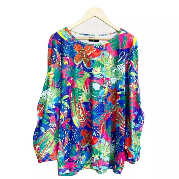 BNWT Exotica Athletica Abstract Parrot Batwing Top - Picture 2 of 5